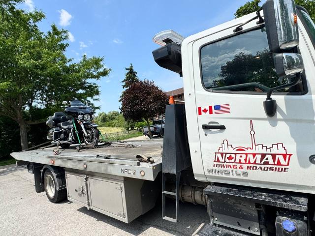 Flatbed vs Wheel-Lift: What’s the Safest Way to Tow a Motorcycle in Ontario?